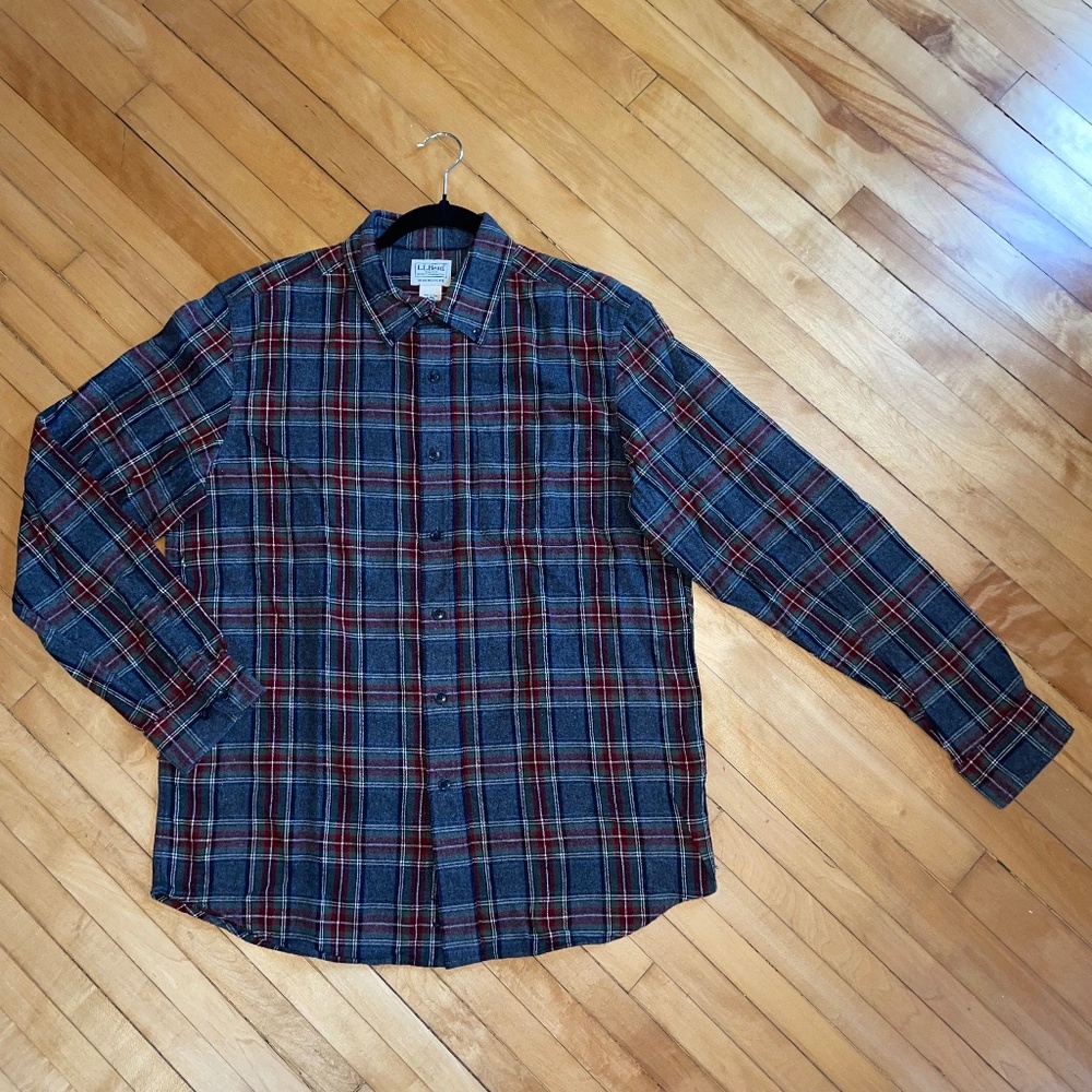 L.L. BEAN Men's Scotch Plaid Flannel Shirt Gray Red Traditional Fit Preppy